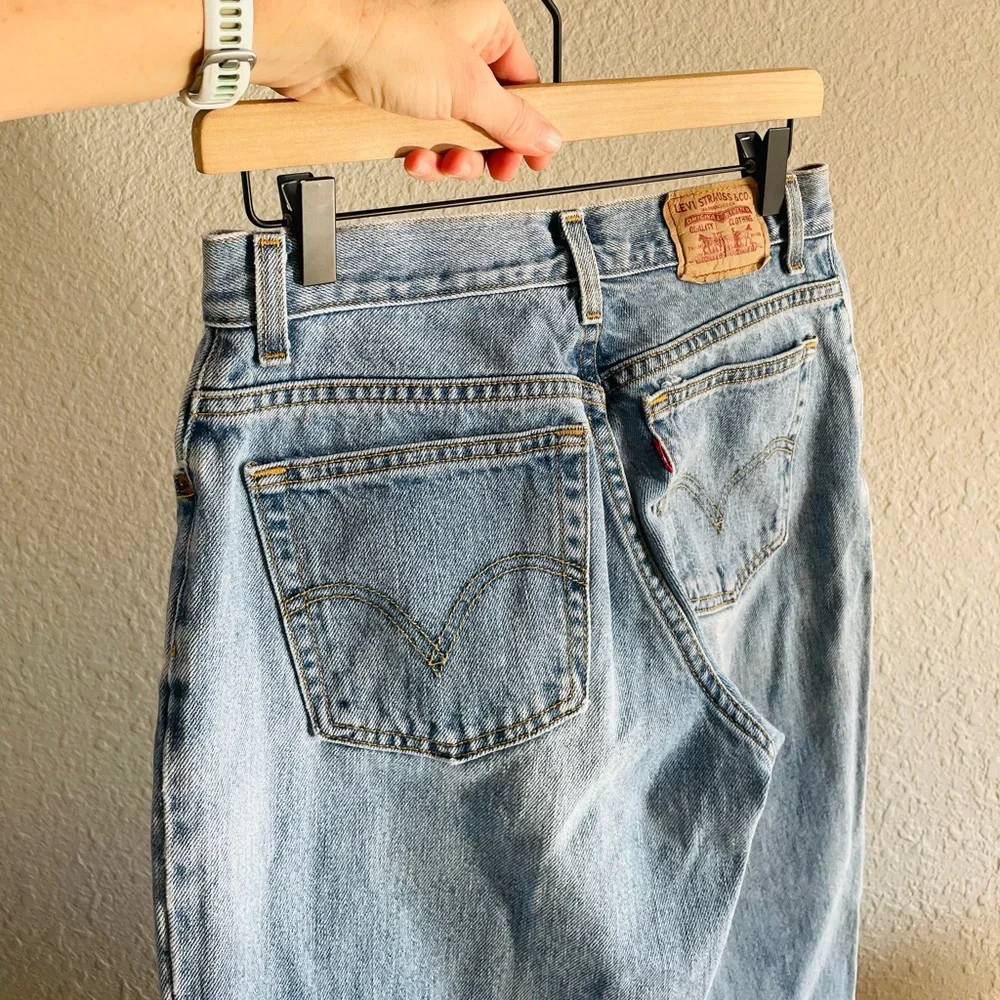 Levi’s Vintage 550s Relaxed Tapered Jeans - Picture 4 of 13